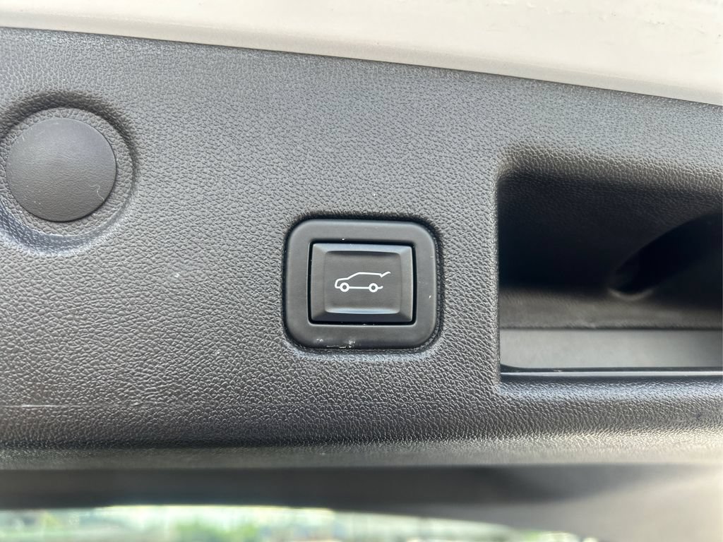 Used 2024 Summit White Chevrolet LT image 24