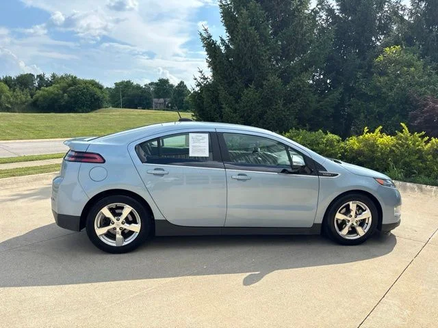 Used 2015 Silver Chevrolet Base image 5
