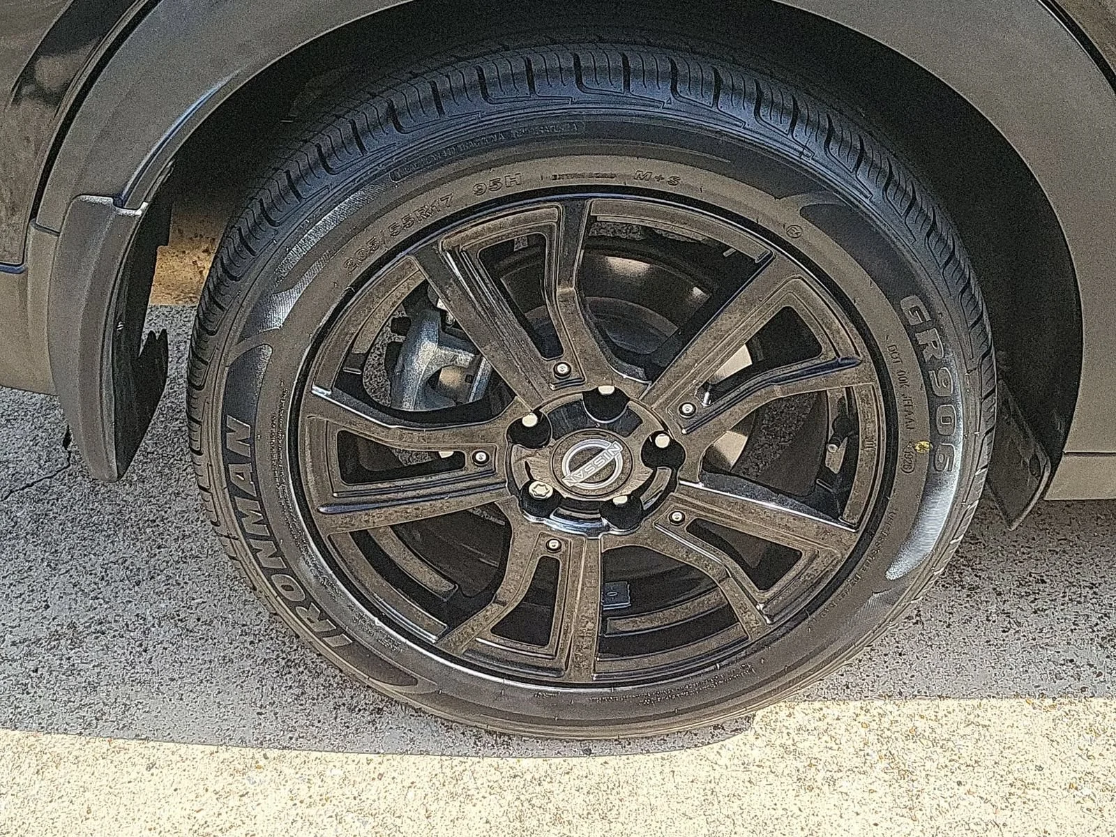 Used 2022 Black Nissan SR Xtronic CVT image 31
