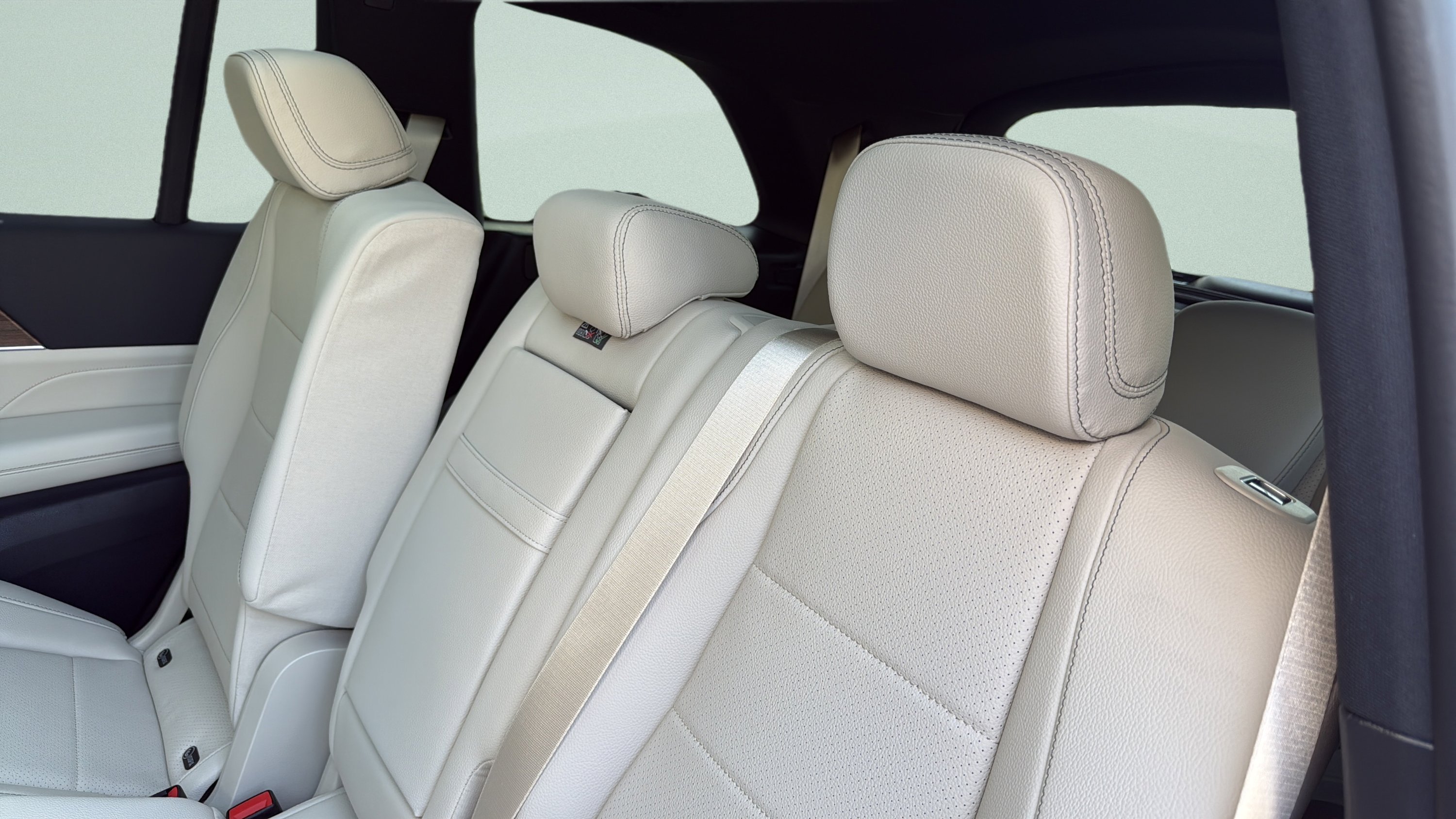 Certified Used 2026 Polar White Mercedes-Benz GLS 450 image 27