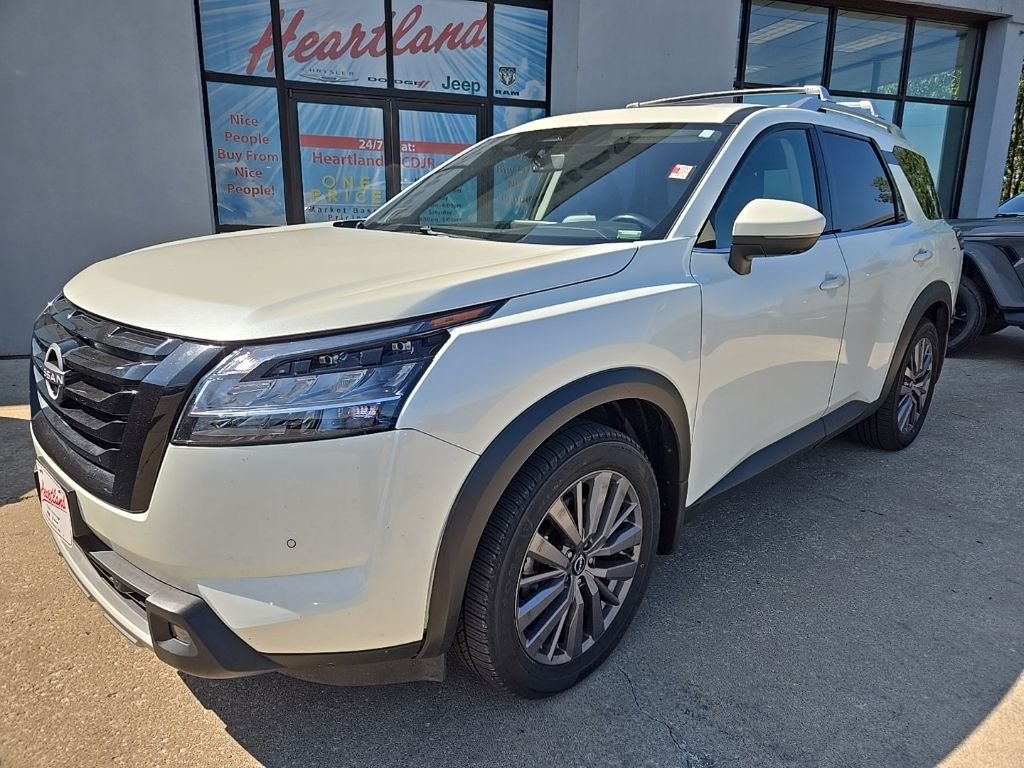 Used 2023 Nissan Pathfinder SL with VIN 5N1DR3CD3PC250666 for sale in Kansas City
