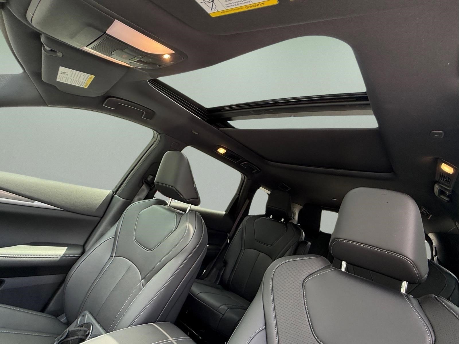 New 2027 RADIANT WHITE INFINITI Sport AWD image 16