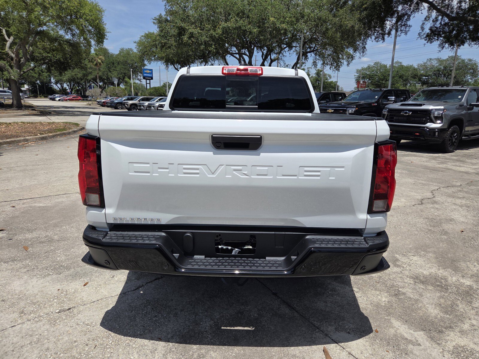 New 2026 Summit White Chevrolet WT image 7