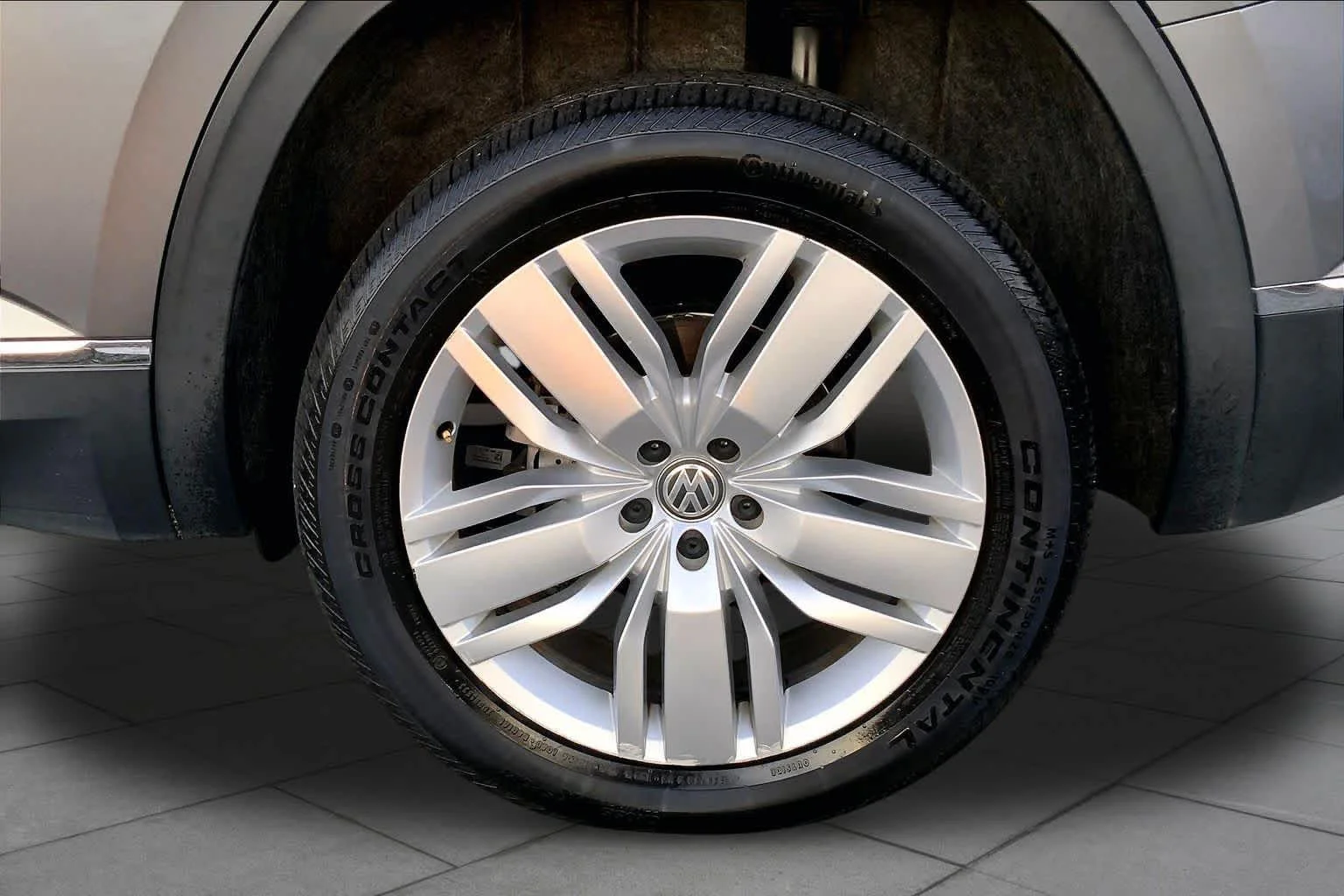 Used 2019 Platinum Gray Metallic Volkswagen 3.6L V6 SEL image 11