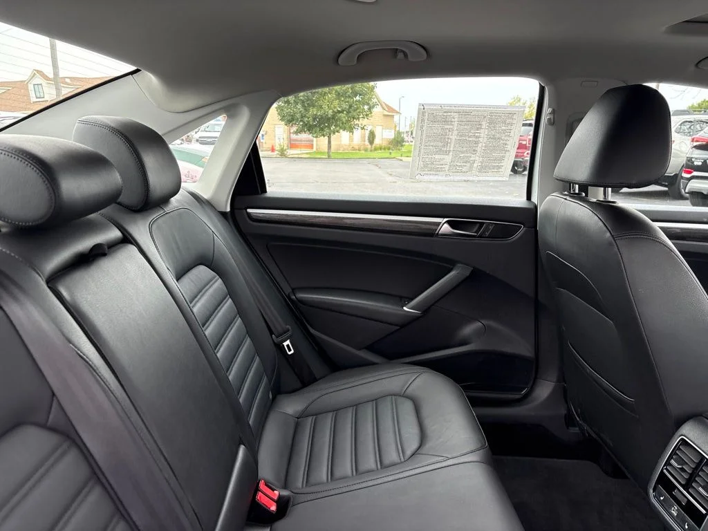 Used 2017 Pure White Volkswagen SEL Premium image 29