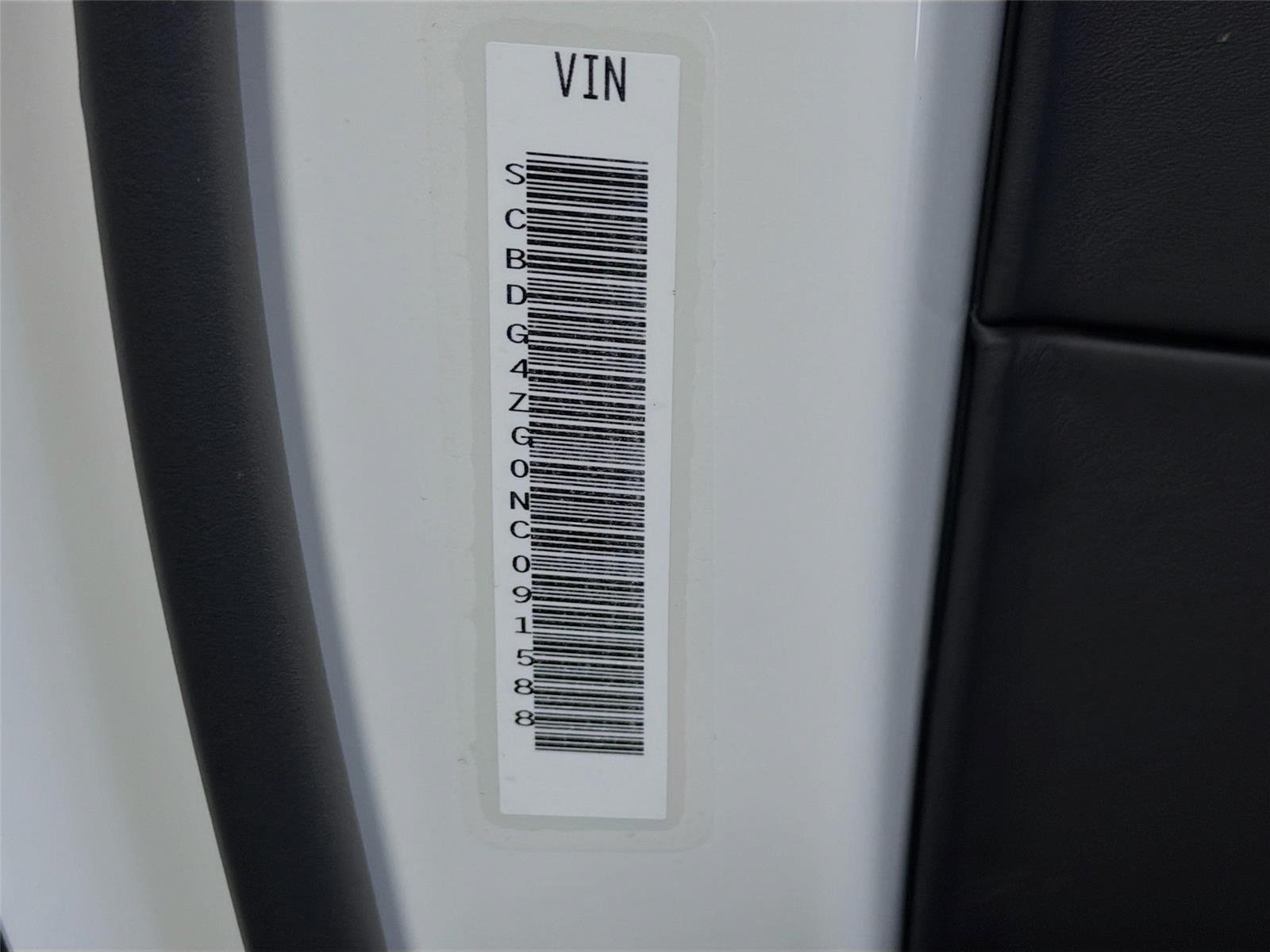 Used 2022 White Bentley V8 image 28