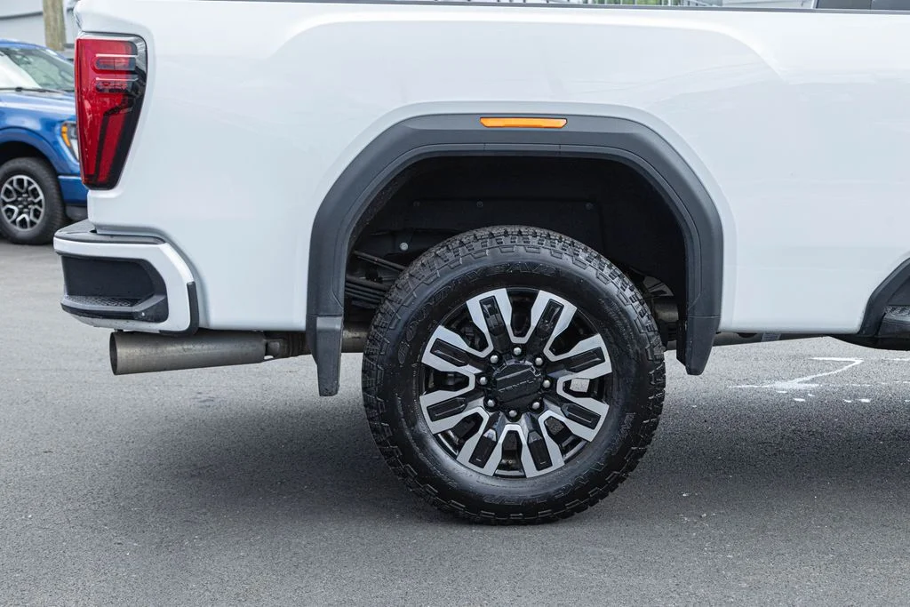 Used 2025 White GMC Denali Ultimate image 12