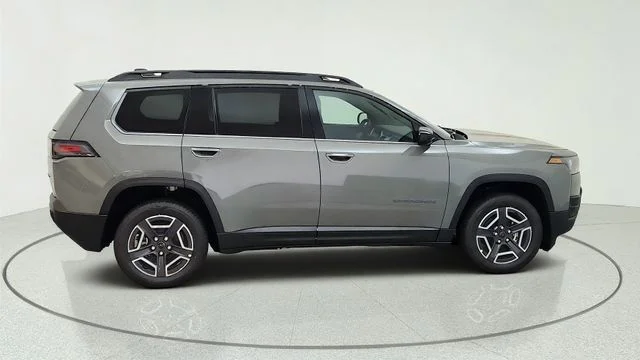 New 2026 Sting-Gray Clear-Coat Exterior Paint Jeep Laredo image 15