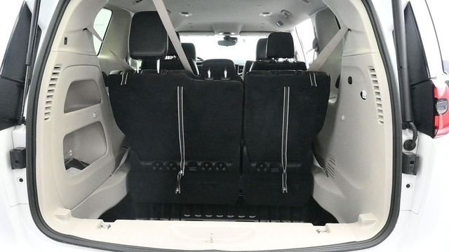 Used 2023 White Chrysler Touring L image 11