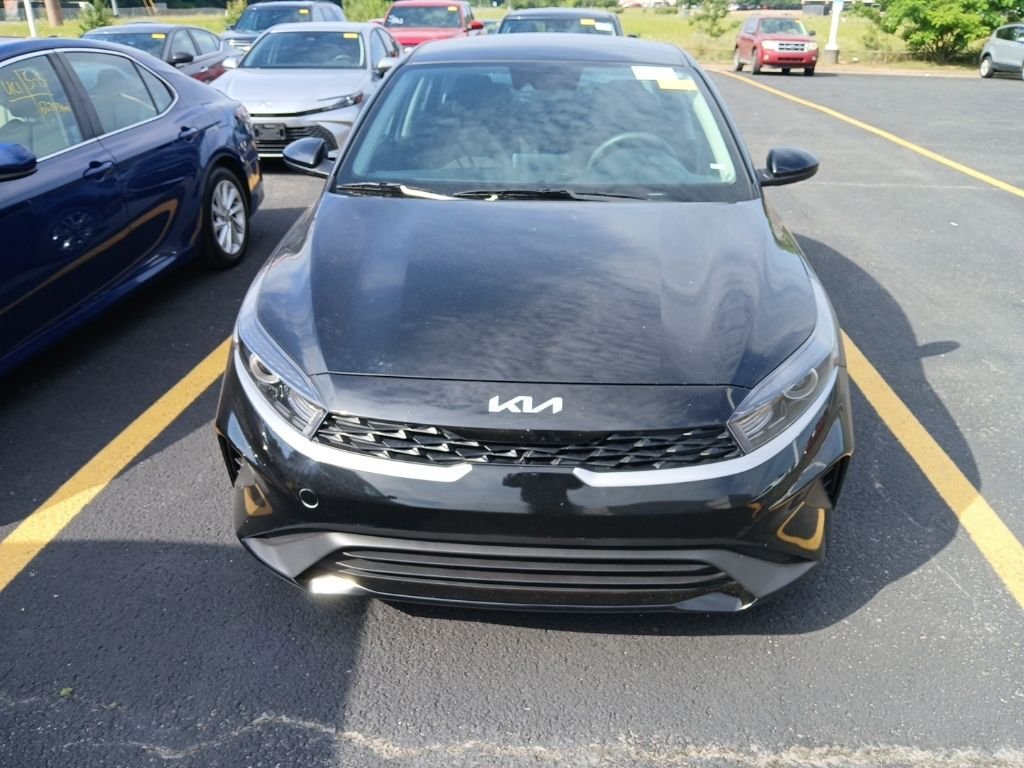 2023 Kia Forte LXS AT's photo