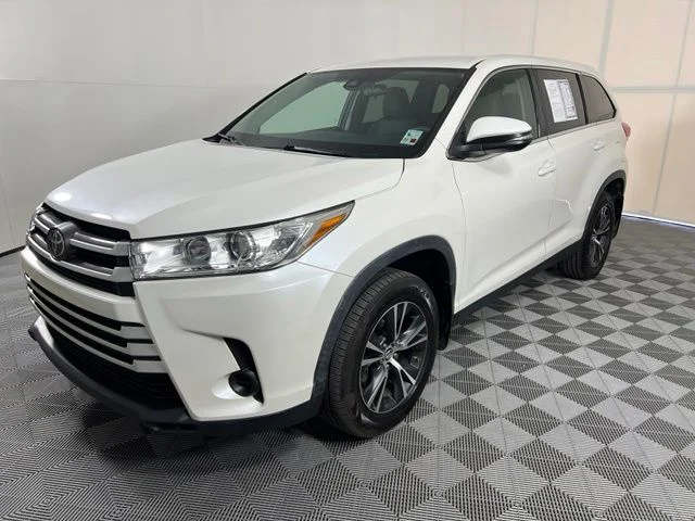 Used 2019 White Toyota LE image 3