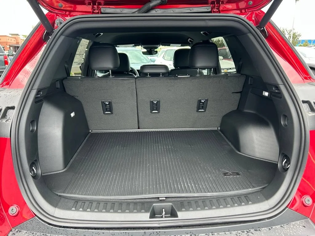 2027 Chevrolet Equinox LT - Photo 11