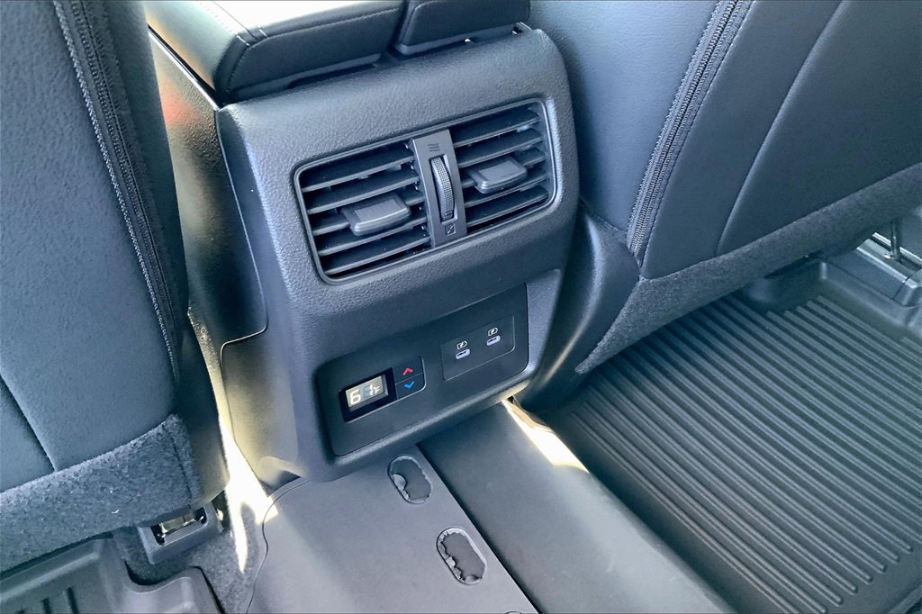 2025 Nissan Rogue SL - Photo 13