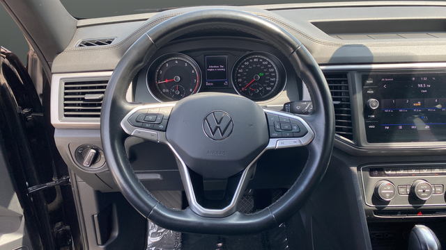 Used 2020 Black Volkswagen 2.0T SE w/Technology image 16