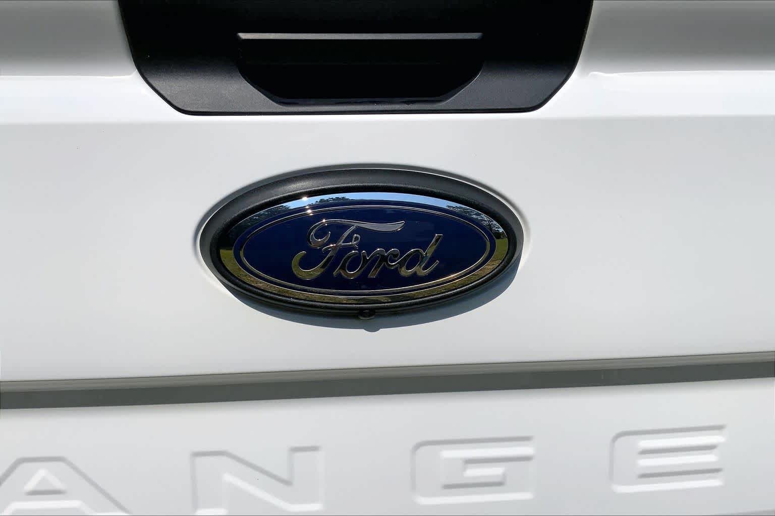 Used 2025 Oxford White Ford XLT image 33