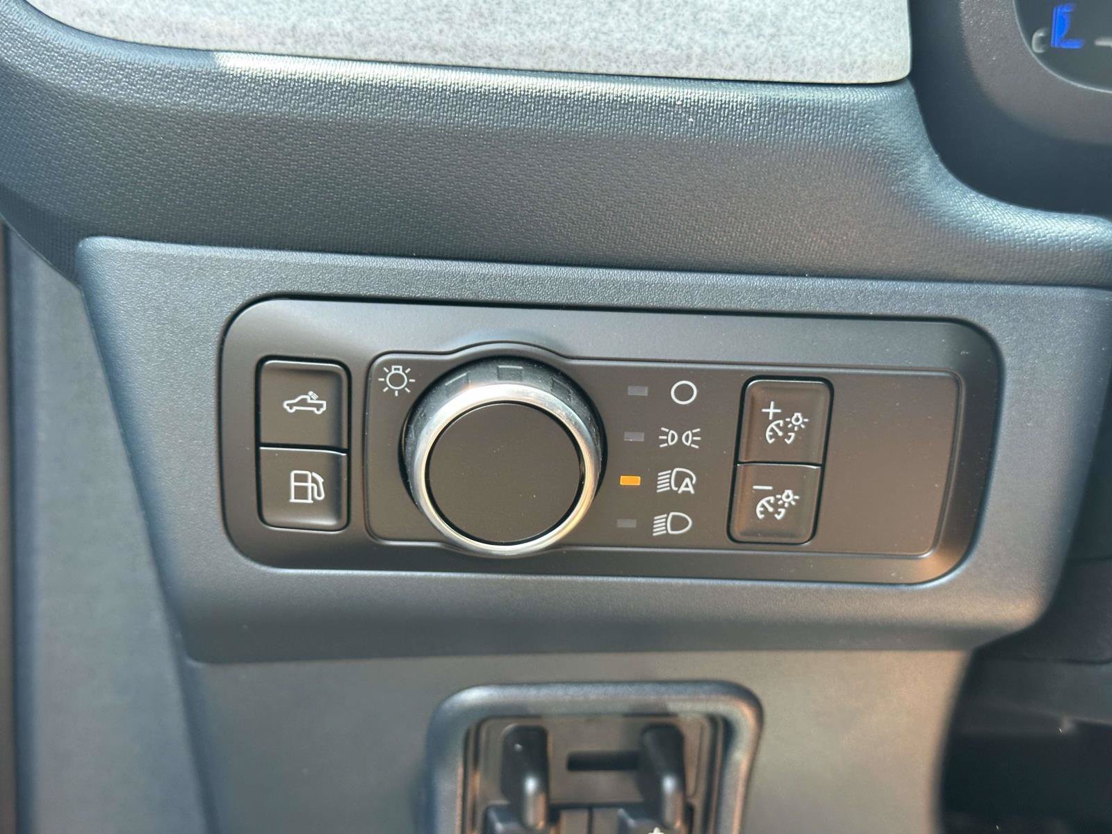 New 2026 Carbonized Gray Metallic Ford XLT image 24