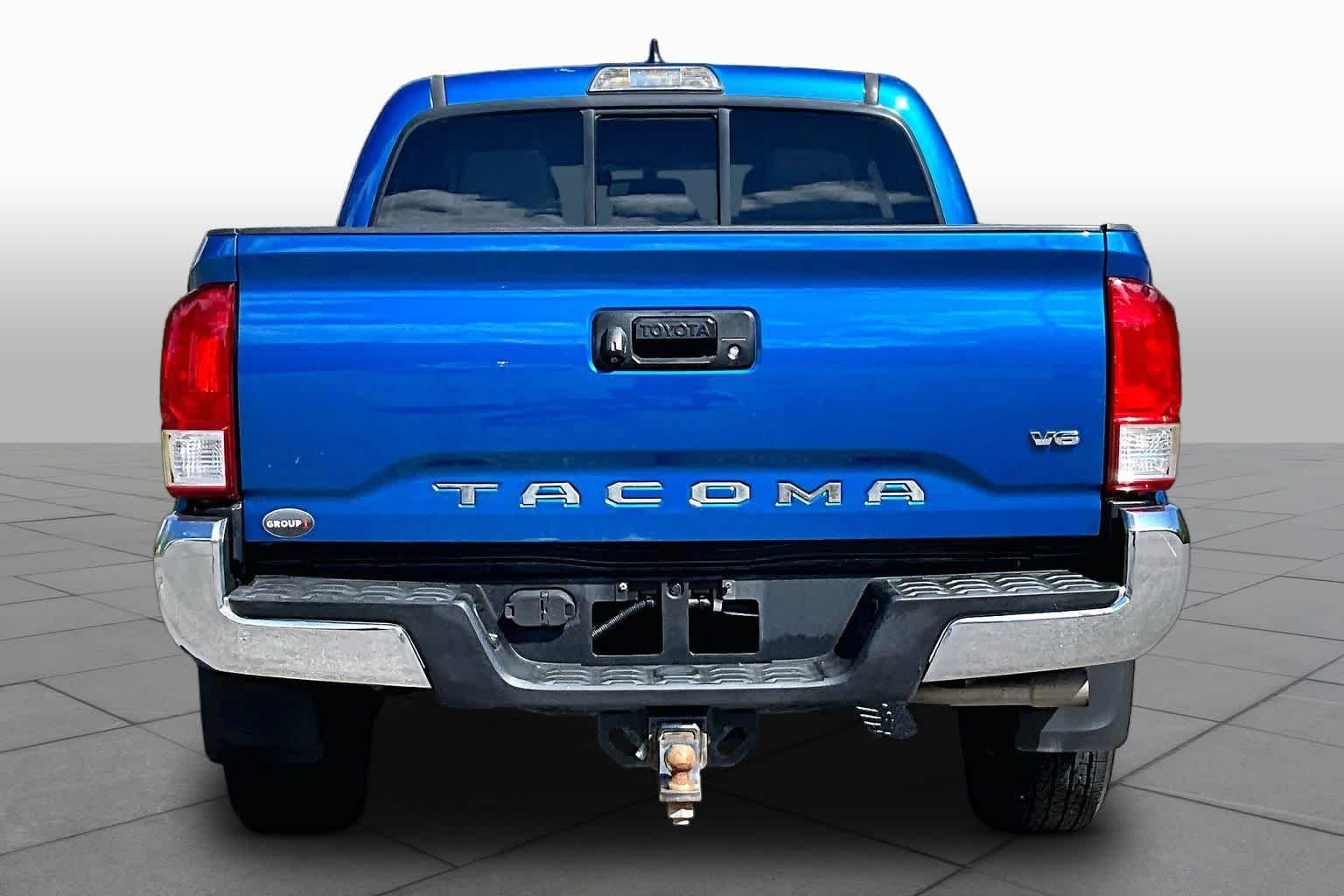 Used 2017 Blazing Blue Pearl Toyota SR5 image 4