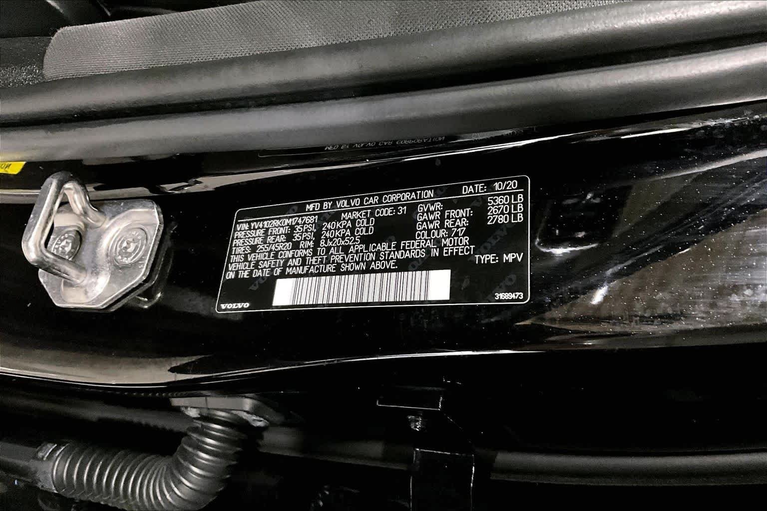Used 2021 Onyx Black Metallic Volvo Momentum image 37