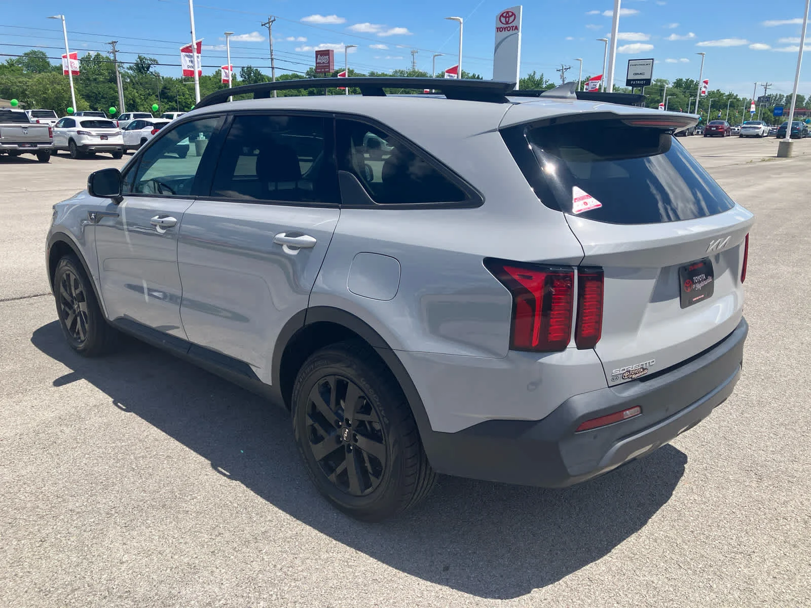 Used 2023 Wolf Gray Kia X-Line S image 5