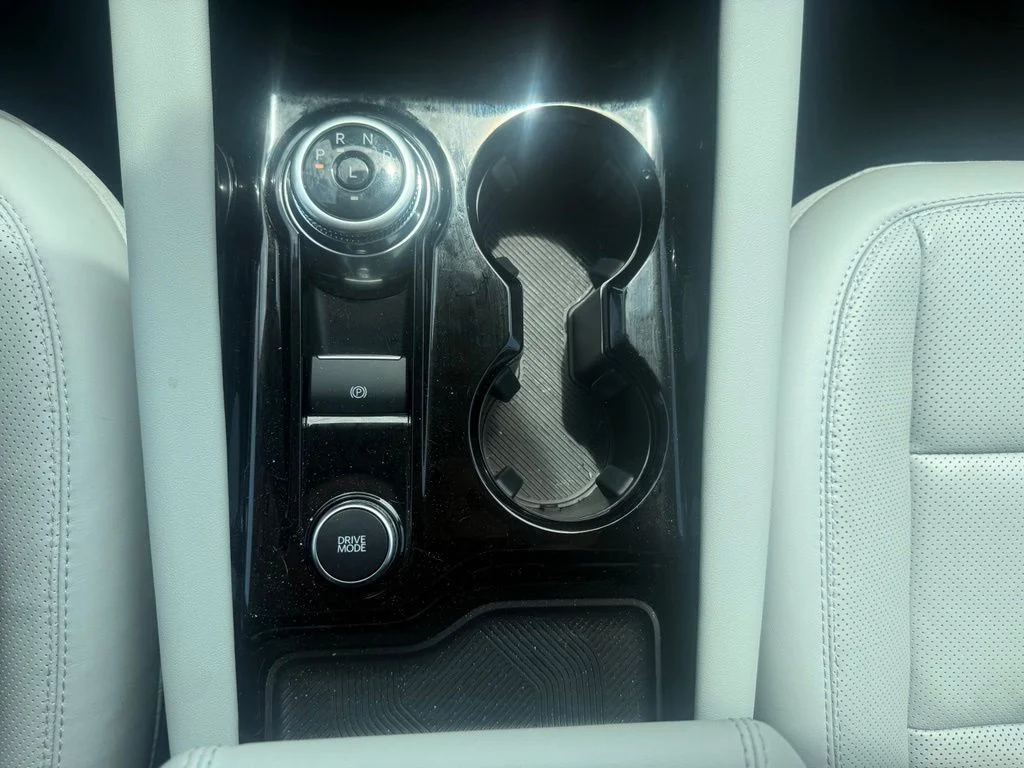 Used 2025 White Ford Platinum image 27