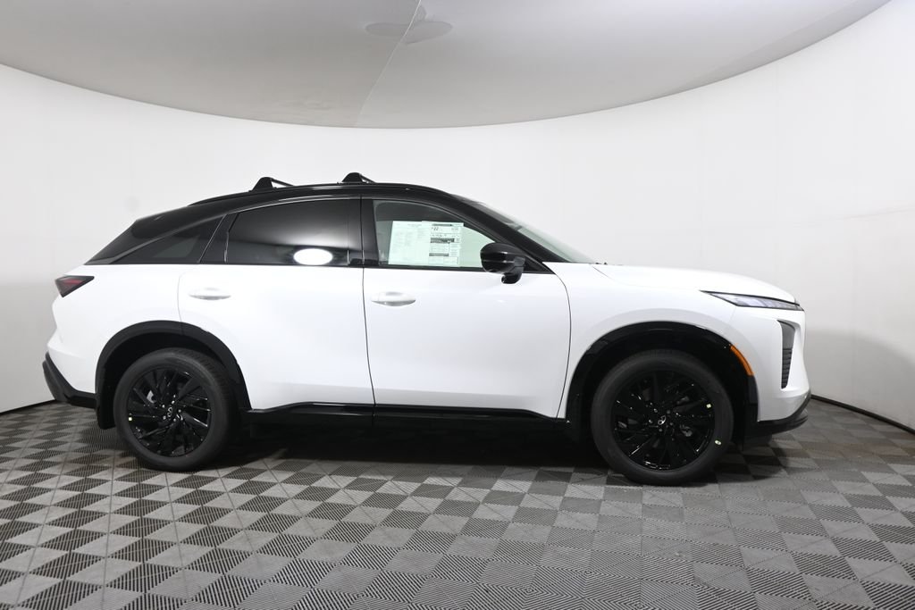 New 2027 2T RAD WHT INFINITI Sport AWD image 8