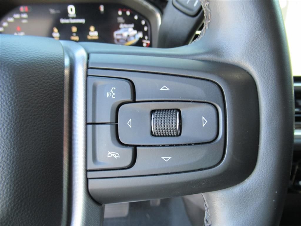 Used 2025 White GMC SLE image 24