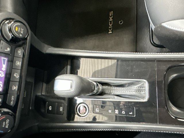 Used 2022 White Nissan SR image 21