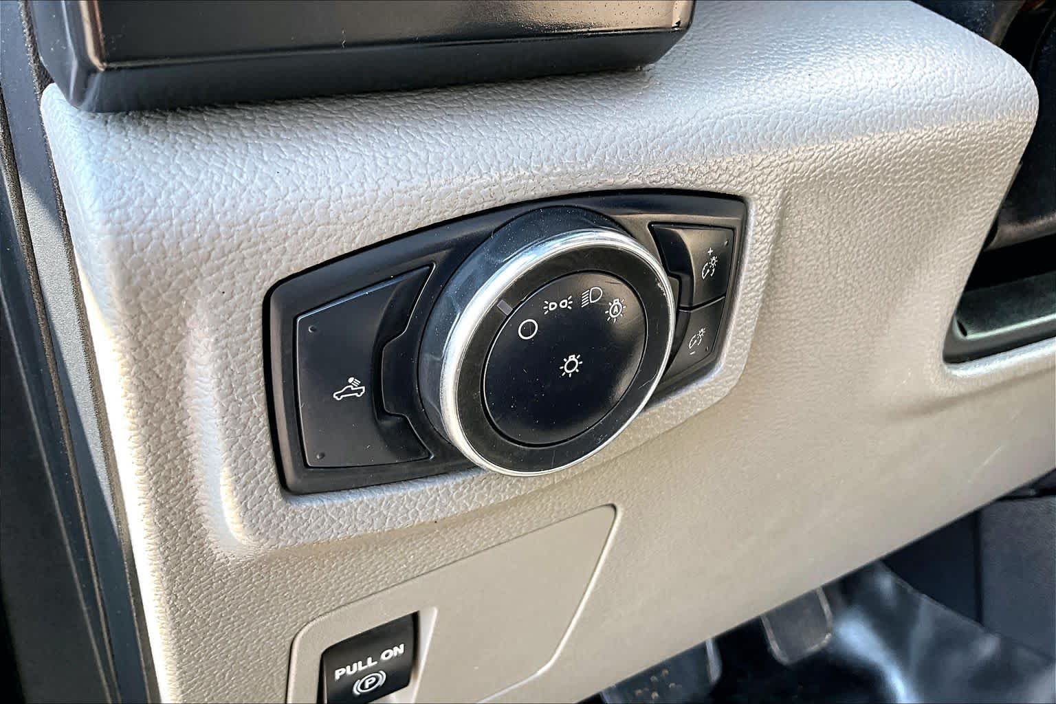 Used 2020 Oxford White Ford XL image 30