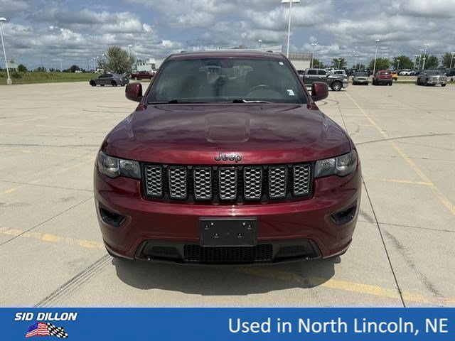 Used 2018 Velvet Red Pearlcoat Jeep Altitude image 4