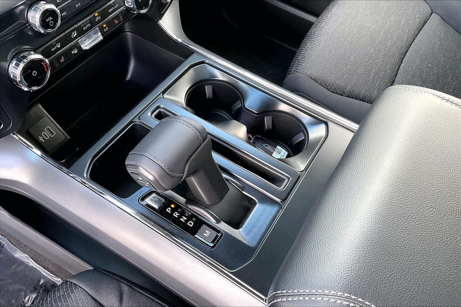 New 2026 Agate Black Metallic Ford XLT image 5