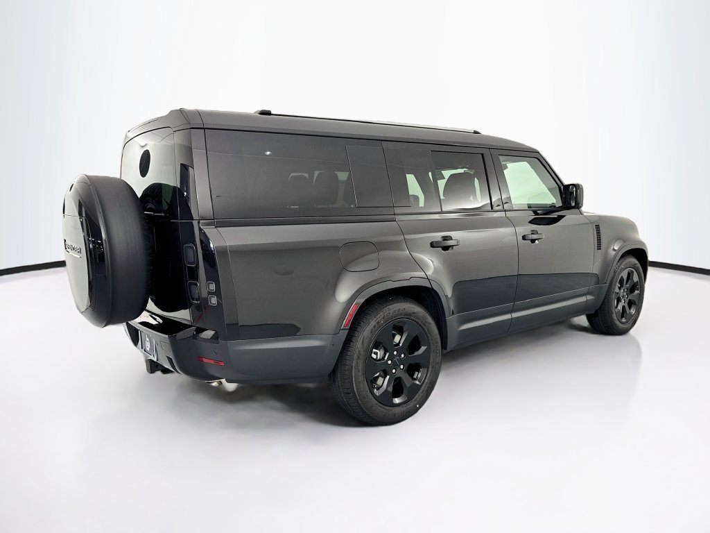 New 2026 Santorini Black Land Rover S image 5