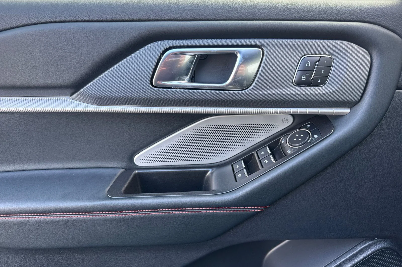 2026 Ford Explorer ST - Photo 12