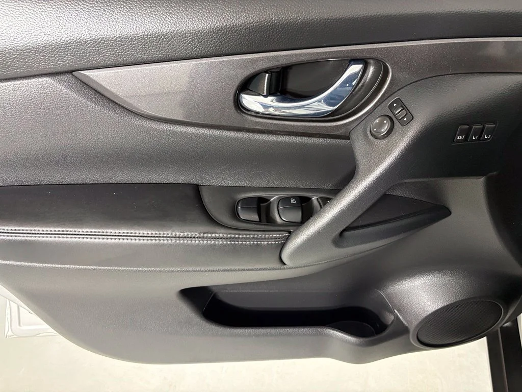 Used 2020 Silver Nissan SV image 19