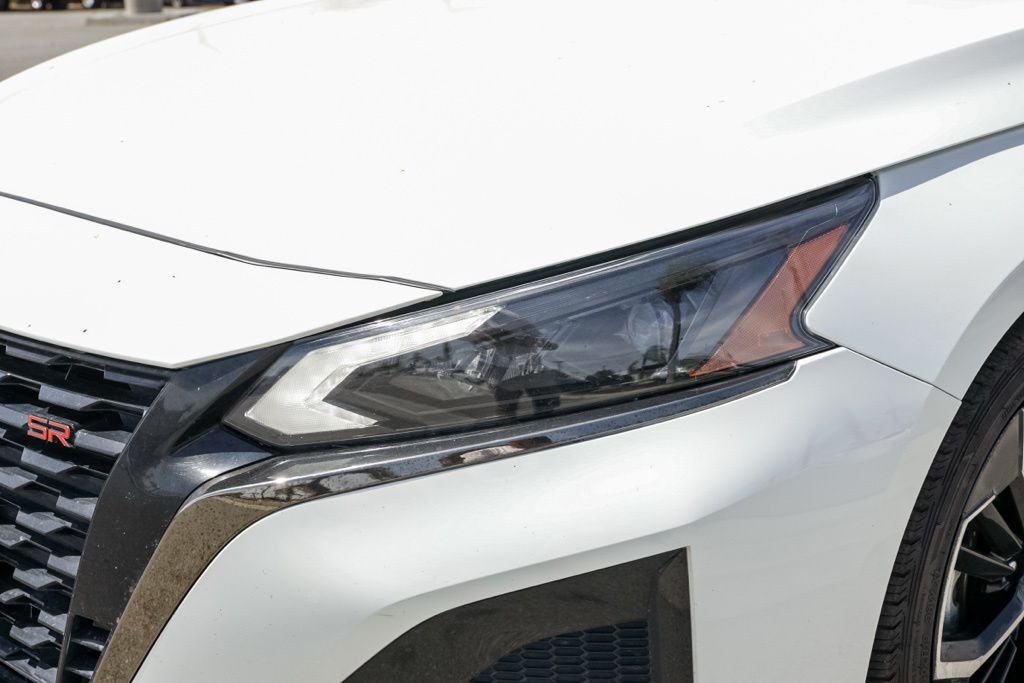 Used 2024 White Nissan 2.5 SR image 10