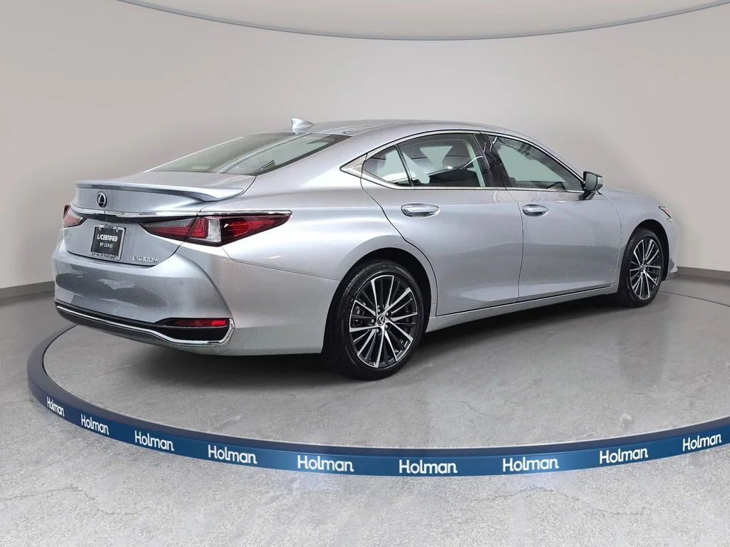 Used 2025 Silver Lexus 300h image 5