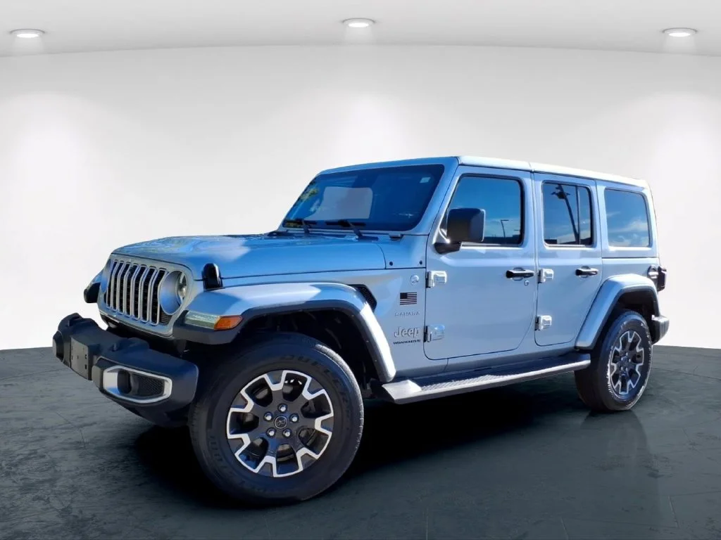 Used 2024 Silver Jeep Sahara image 2
