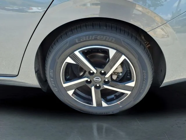 Used 2025 Gray Nissan SV image 13