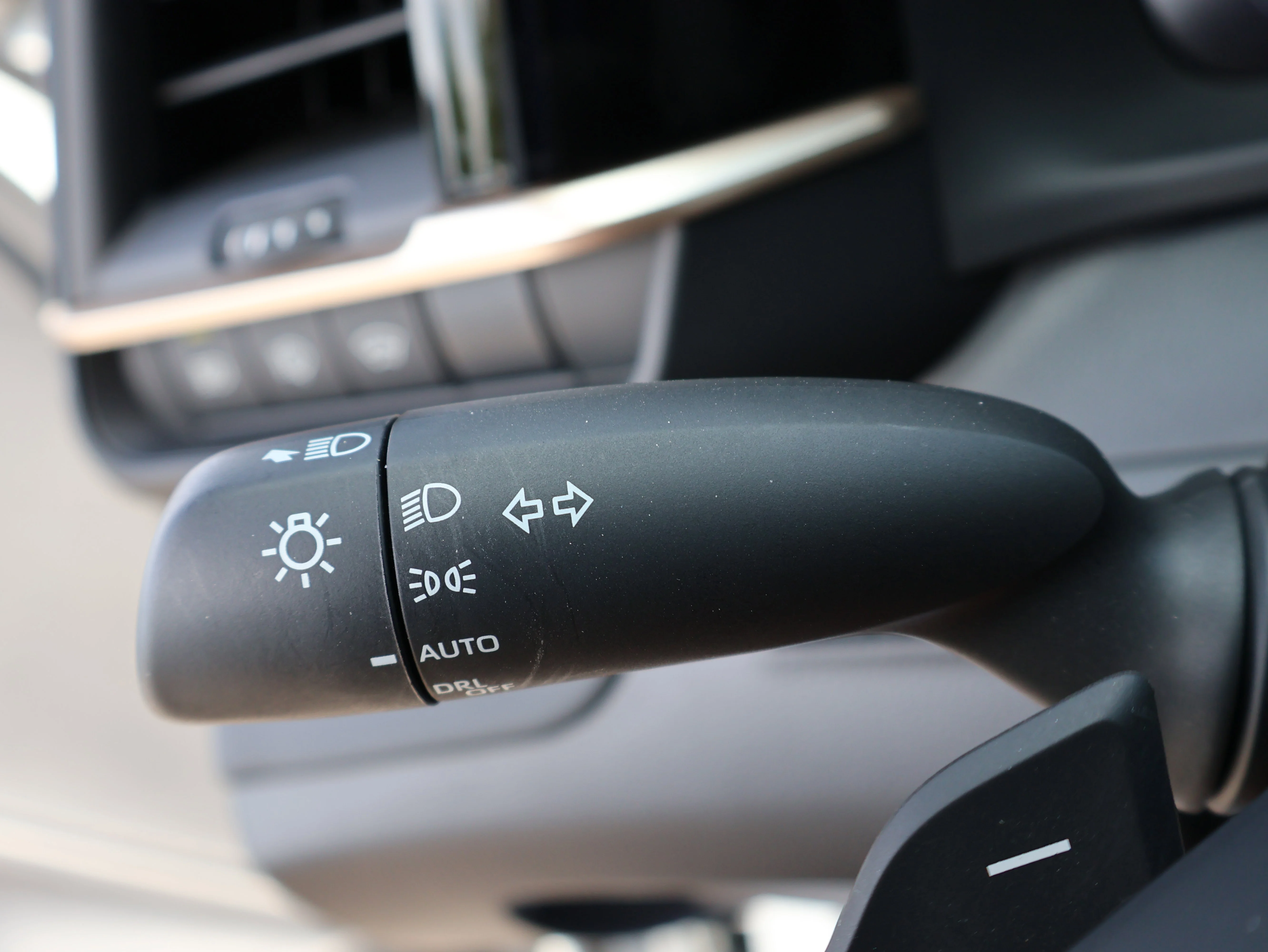 Used 2025 Oxygen White Toyota Limited image 42