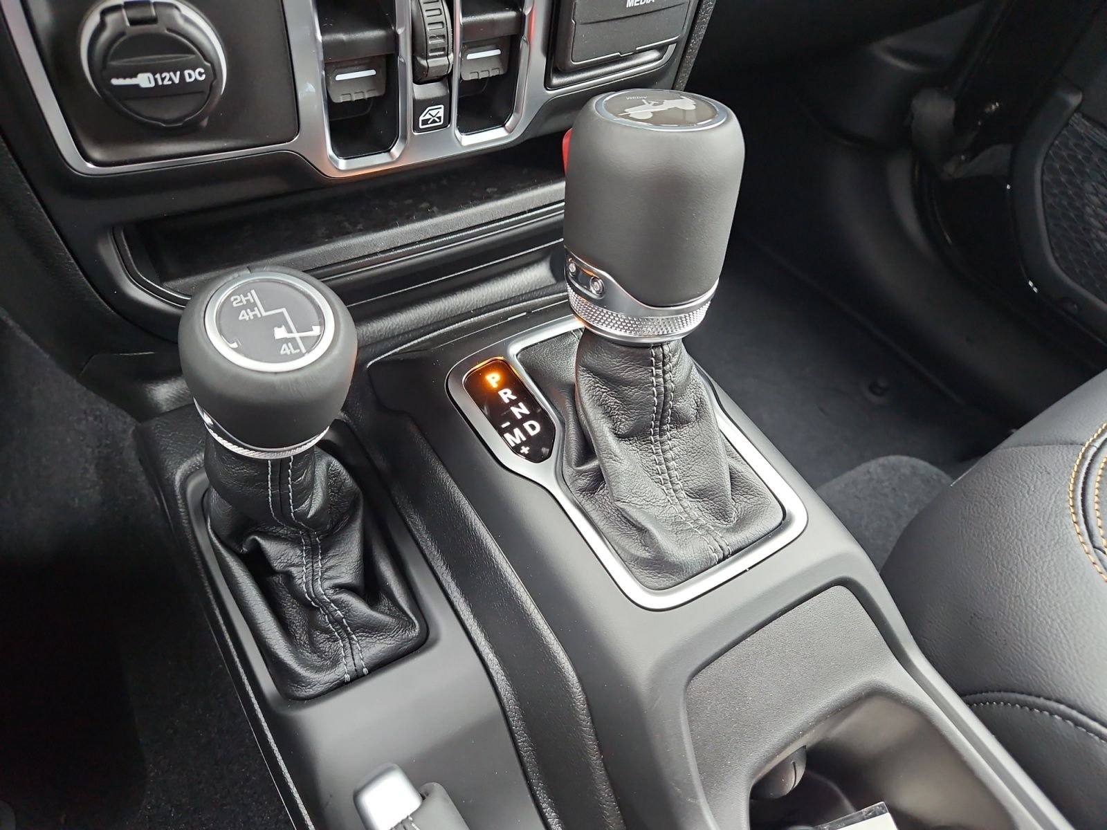 2025 Jeep Wrangler 4-Door Sahara - Photo 27