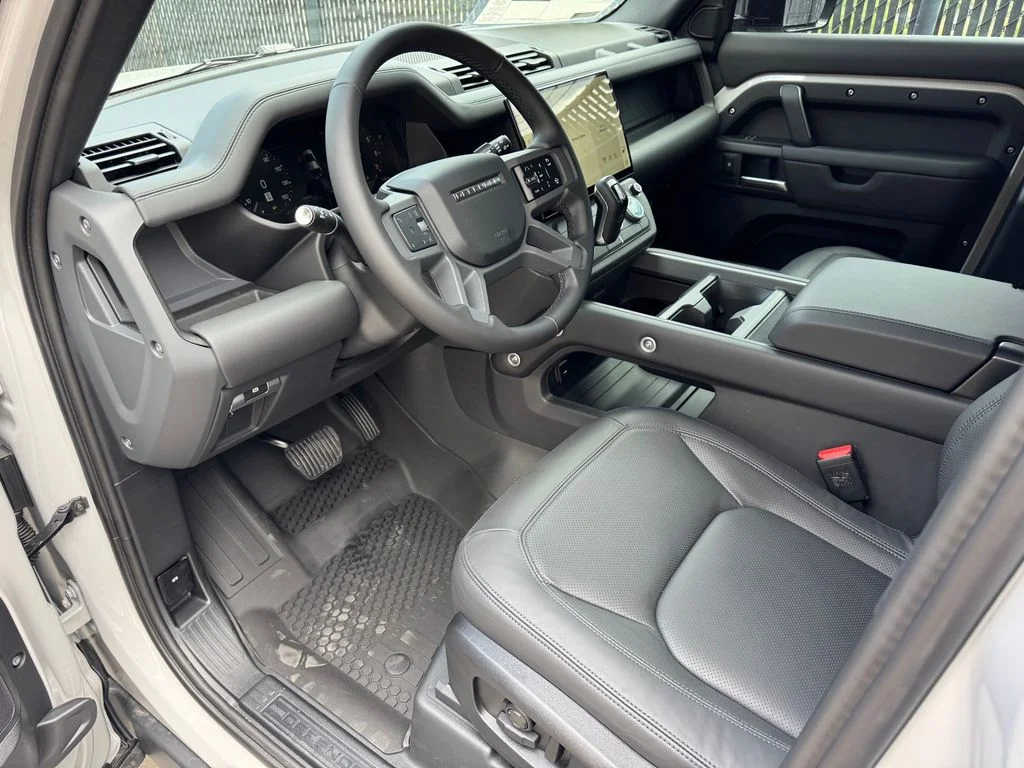 New 2026 Fuji White Land Rover S image 7