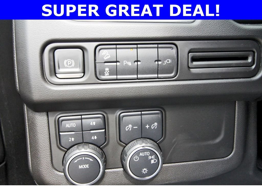 Used 2021 Black Chevrolet Z71 image 22