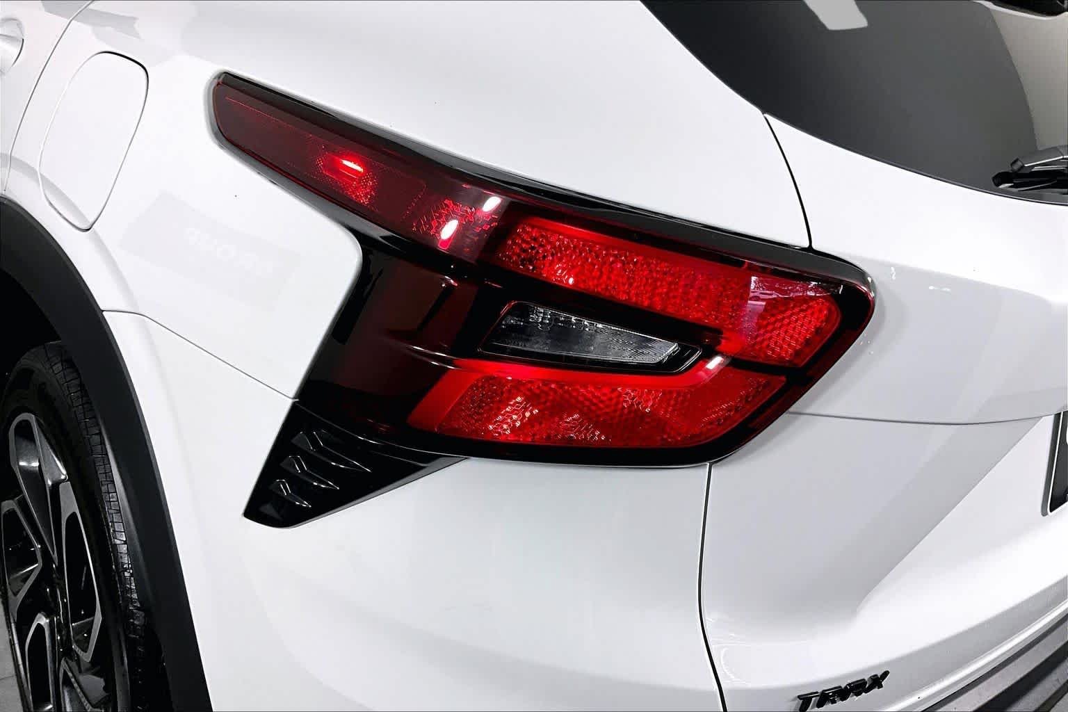 Used 2026 Summit White Chevrolet 2RS image 27