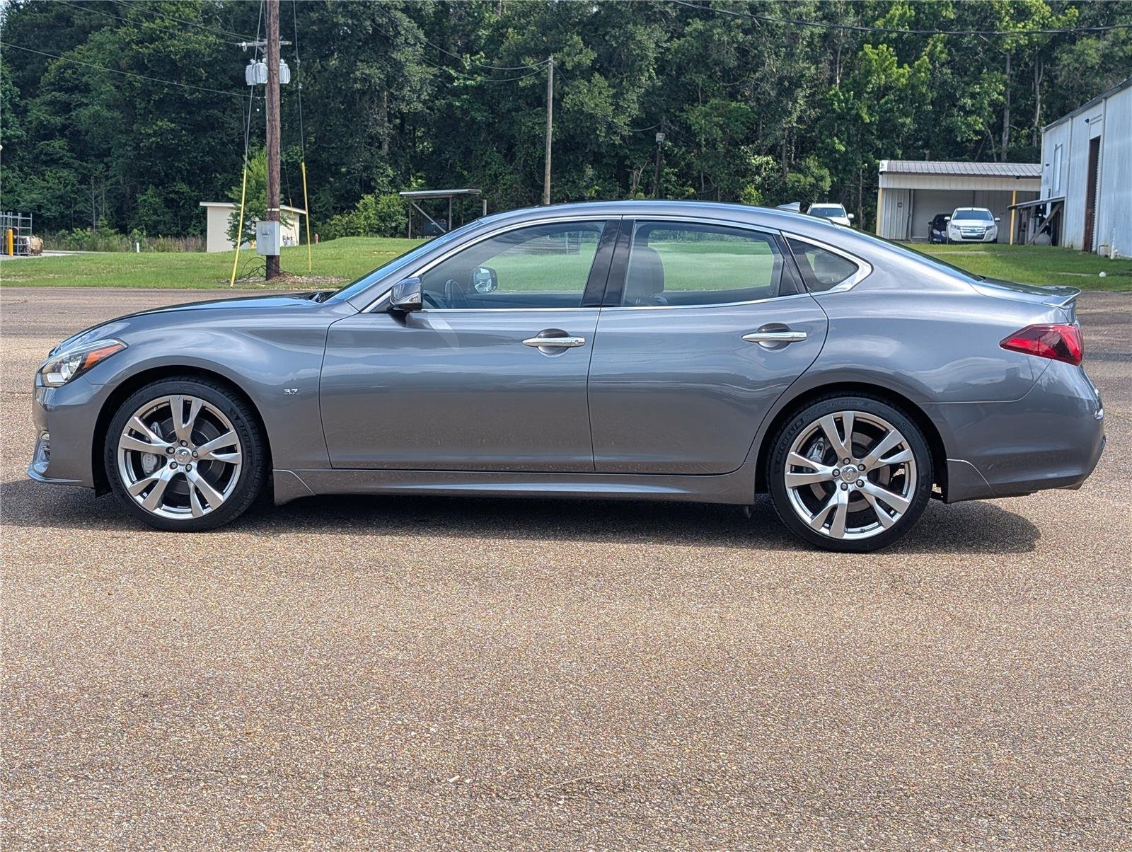 Used 2019 Graphite Shadow INFINITI 3.7 LUXE image 2