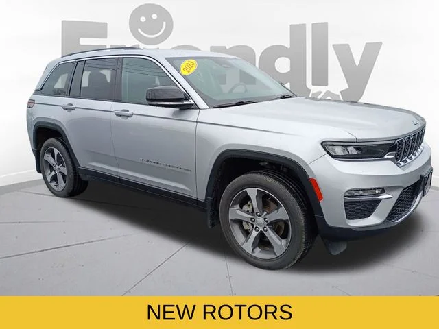 Used 2023 Silver Jeep Limited image 5