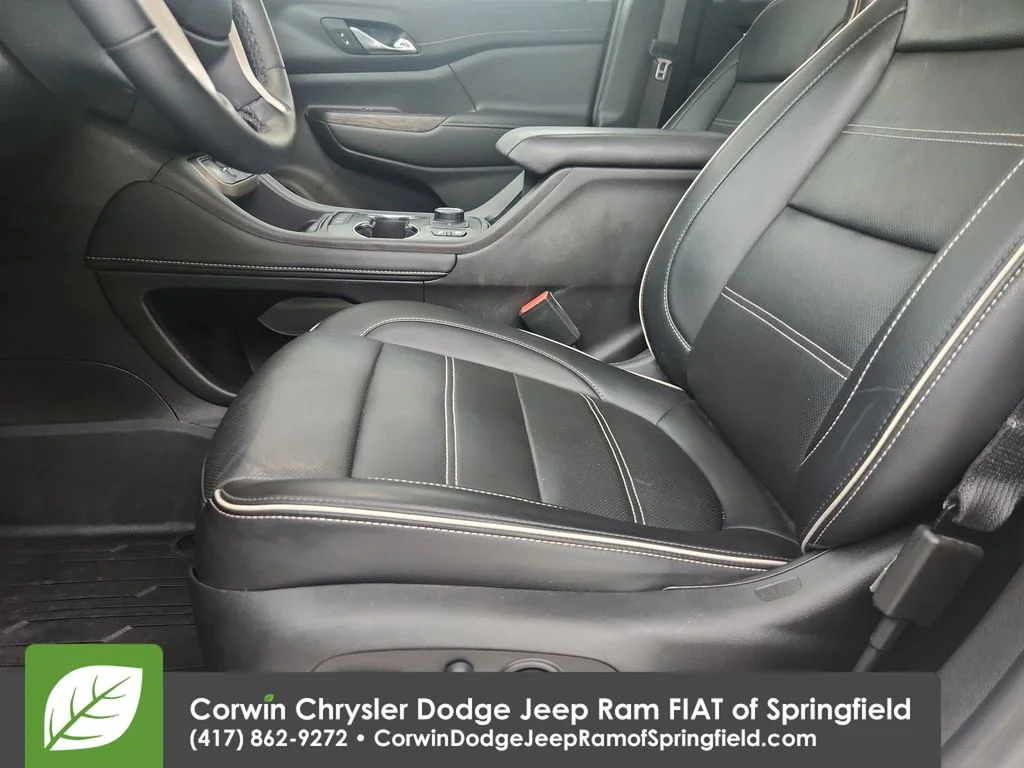 Used 2023 Silver GMC Denali image 19