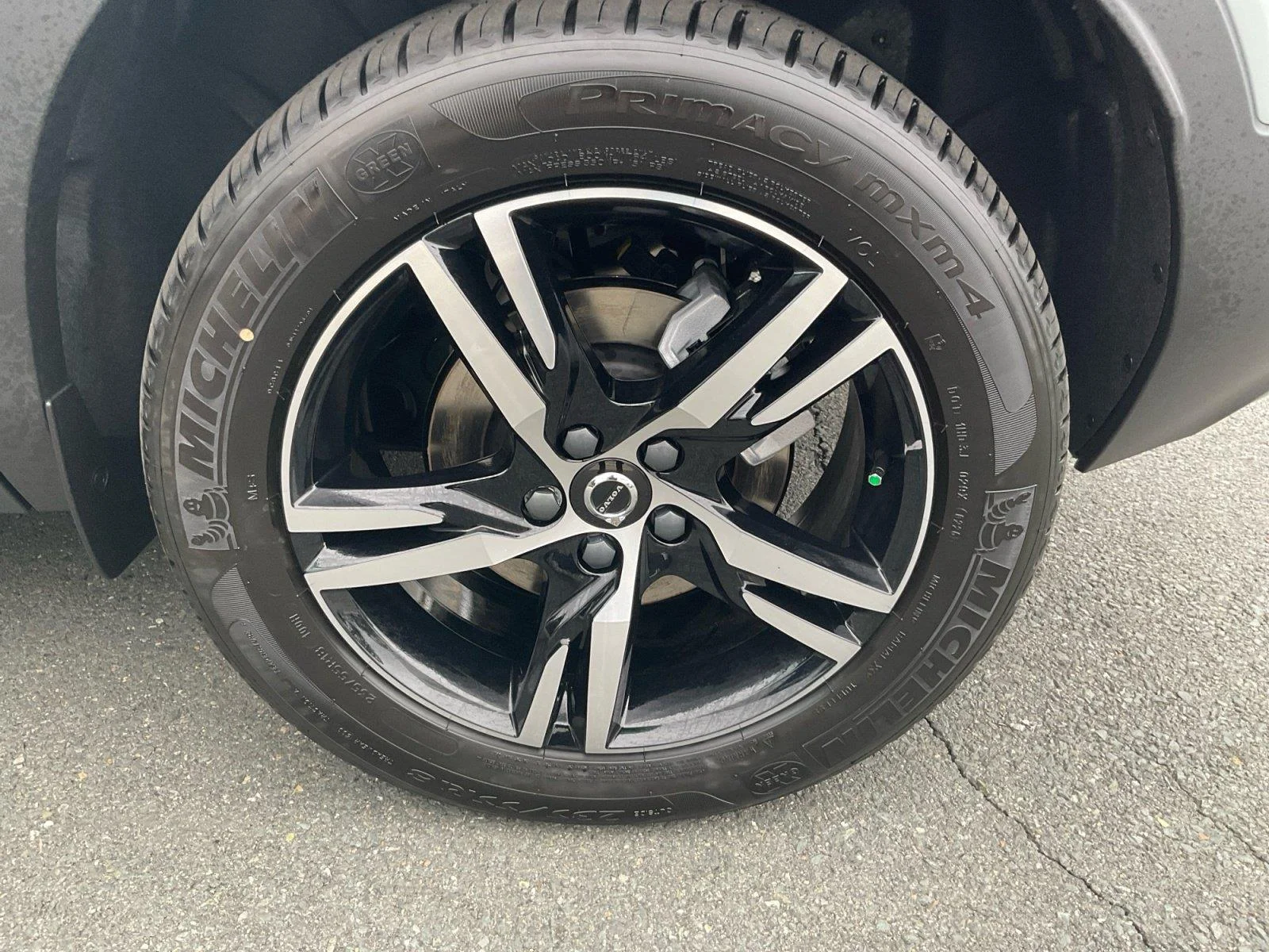 New 2026 Vapour Grey Metallic Volvo Core image 28