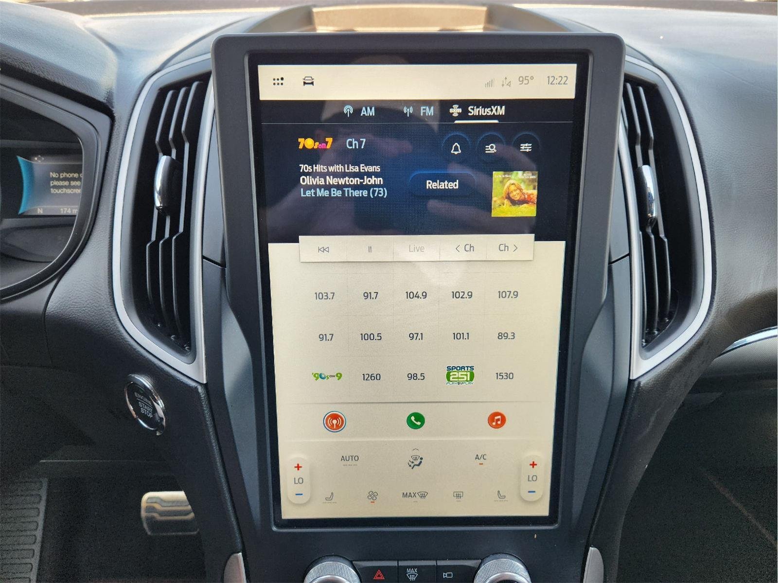 2022 Ford Edge photo 16 of 33
