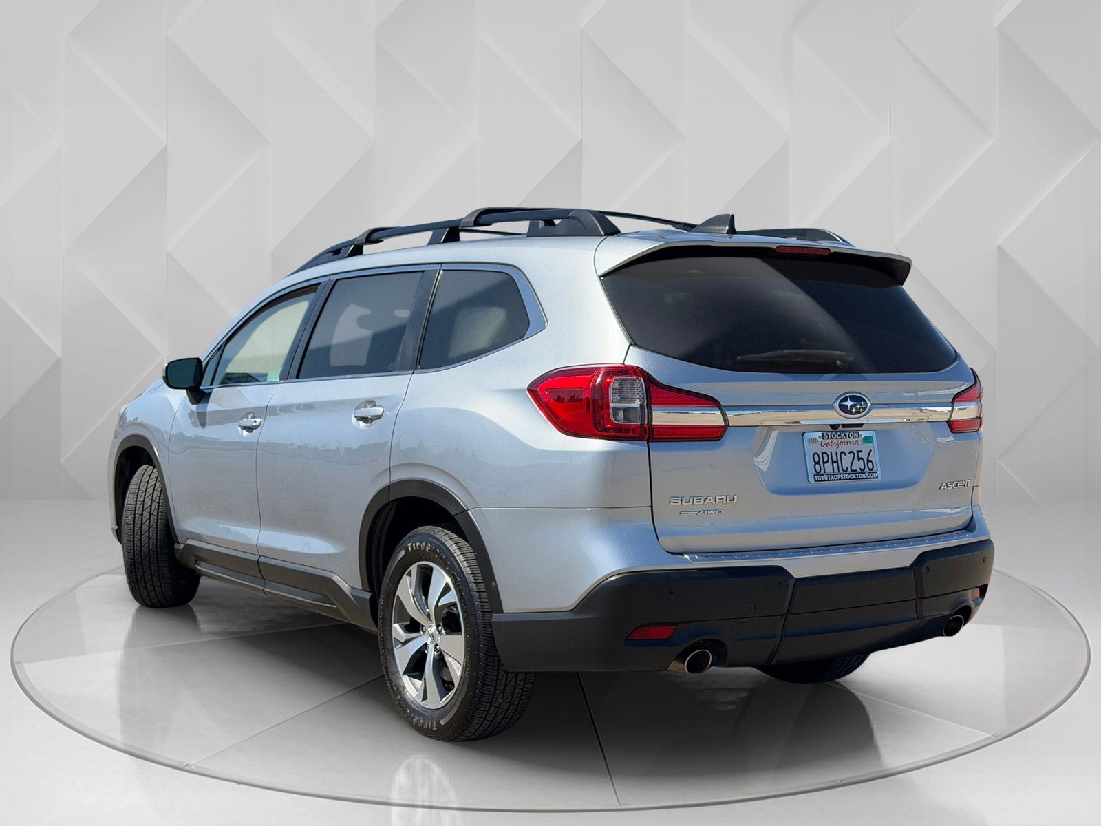 Used 2020 Ice Silver Metallic Subaru Premium image 3