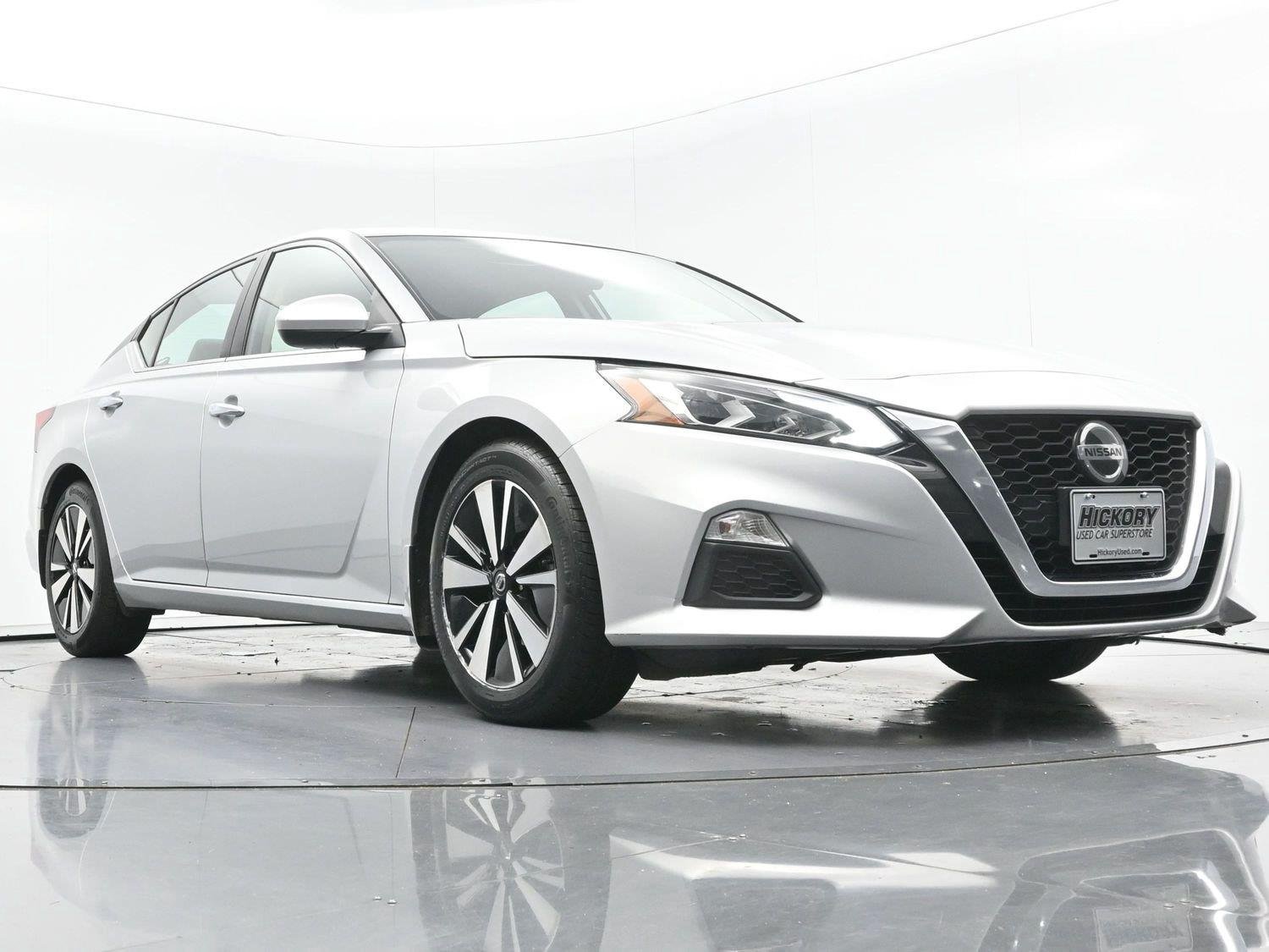 Used 2022 Brilliant Silver Metallic Nissan 2.5 SV image 39