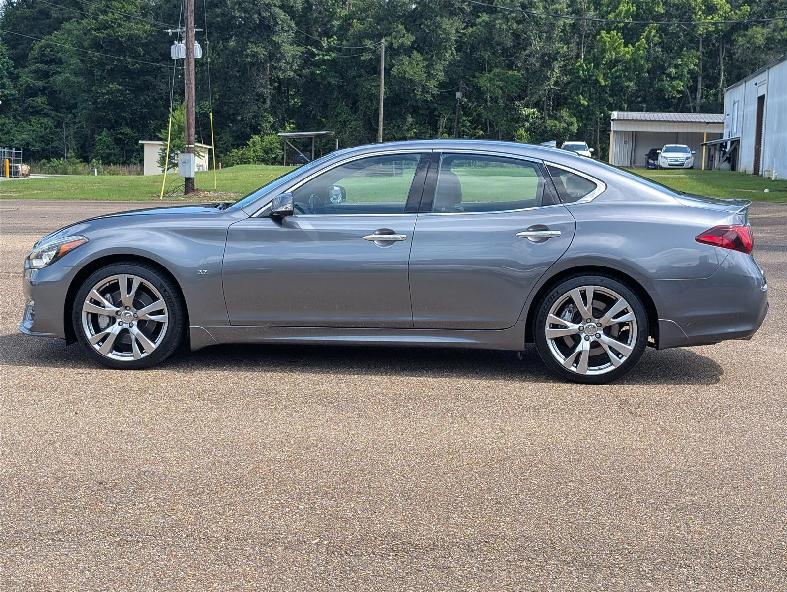 Used 2019 Gray INFINITI 3.7 image 2
